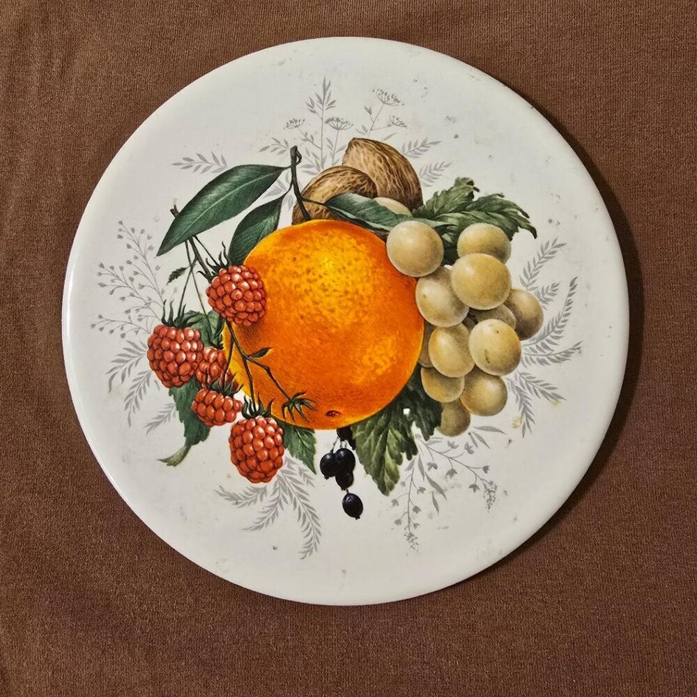 Hyalyn Ceramic round 5" Wall Mount Trivet #507, Mint condition Fruit Motif